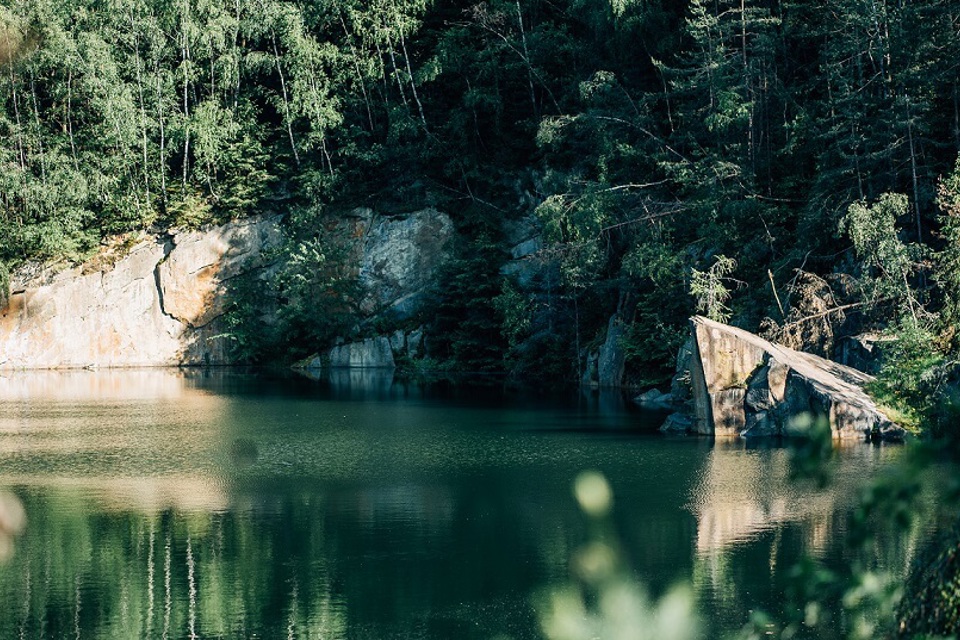 Ilustrační obrázek článku 'Featured location: Lipnice quarries hidden in the Bohemian-Moravian Highlands'