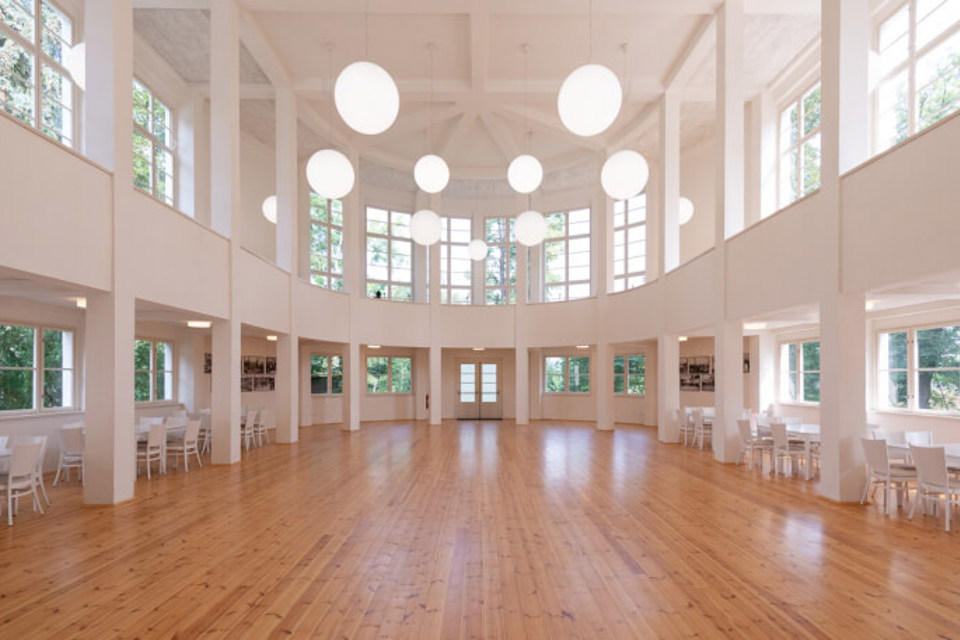 Ilustrační obrázek článku 'Featured location: the functionalist pavilion at the Louny Fairground'