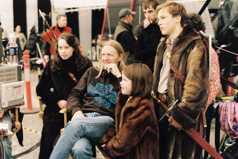 Image /media/jomnnrol/director_andrew_adamson_with_his_young_actors_the_lion_the_witch_and_the_wardrobe_2006.jpg