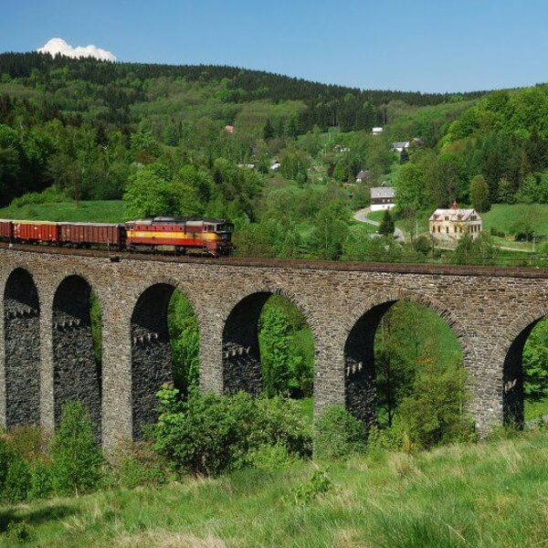 Image /media/pnqlbimm/krystofovo_udoli_-_zeleznicni_viadukt_800x533.jpg