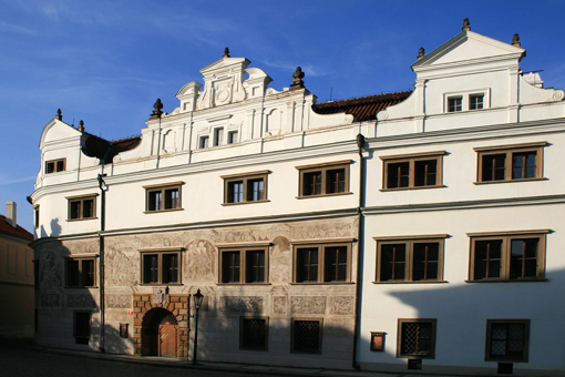 Filmmakers renovate Prague palace under novel deal