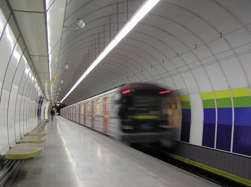 Pražské metro pojede o víkendu do Stalinových časů. A přiveze miliony