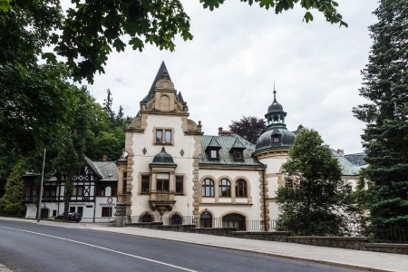 The villa of Theodor Liebieg Jr. (also known as Liebieg’s mansion)
