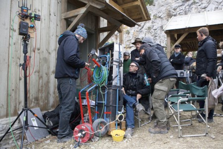 Natáčení filmu Gotthard - režisér si prohlíží právě natočený záběr / Autor: Matej Slávik