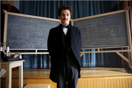 Johnny Flynn jako mladý Albert Einstein | Foto: National Geographic/Dusan Martincek
